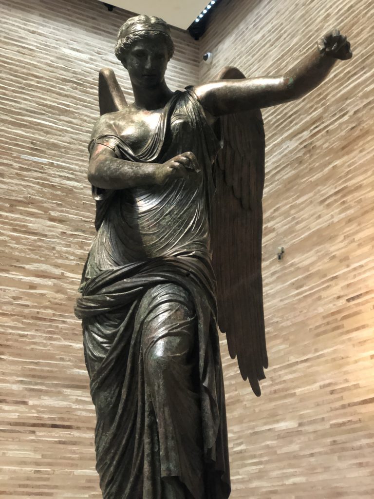 la statue de la Victoire ailée de Brescia
